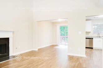 2074 Shoals Way in Decatur, GA - Foto de edificio - Building Photo