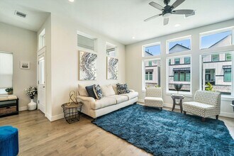 5341 Donovan Gdns Ln in Houston, TX - Foto de edificio - Building Photo