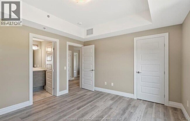 955 Ouellette Ave in Windsor, ON - Building Photo - Building Photo