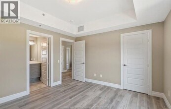 955 Ouellette Ave in Windsor, ON - Building Photo - Building Photo