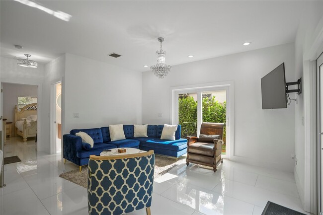 833 SW 17th St in Fort Lauderdale, FL - Foto de edificio - Building Photo