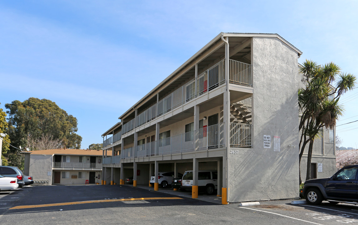 Indian Village Apartments in San Pablo, CA - Building Photo