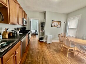 20 Curtis Ave, Unit 2 in Somerville, MA - Foto de edificio - Building Photo