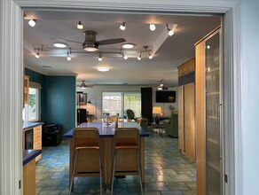 27209 Lakehurst Ave in Santa Clarita, CA - Building Photo - Building Photo