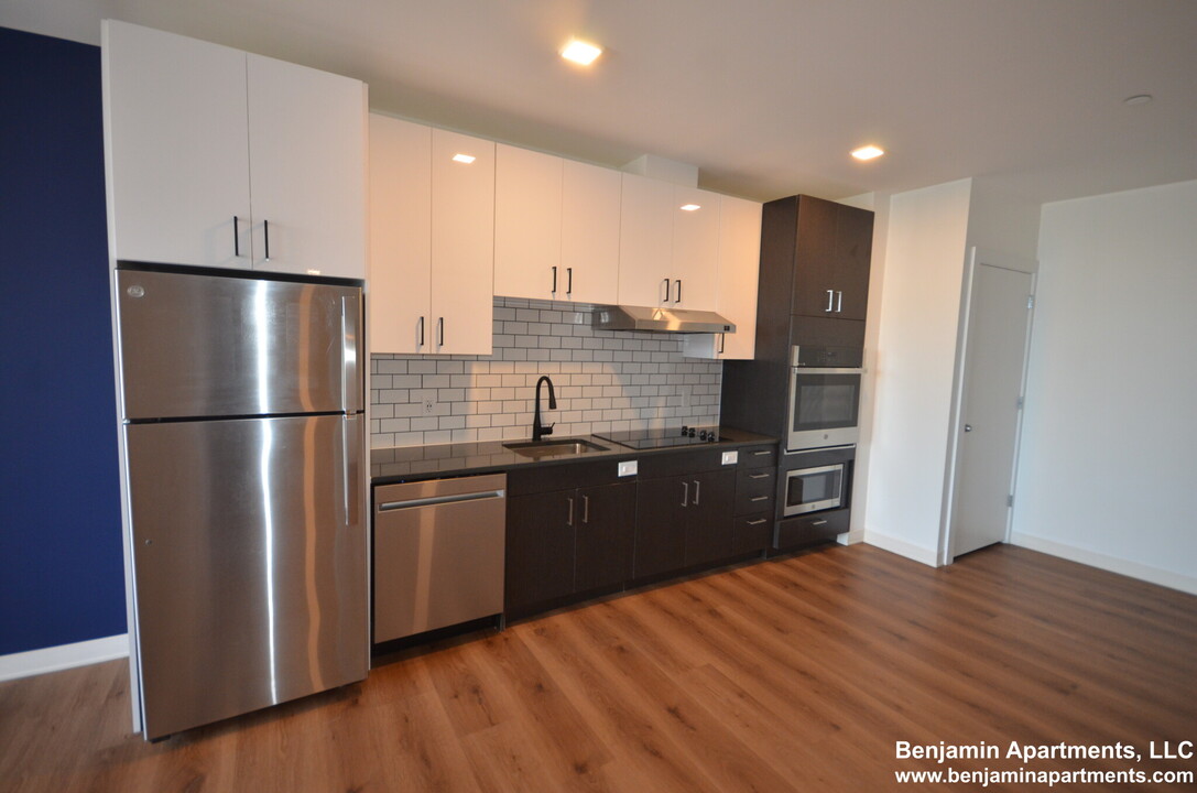 109 Brighton Ave, Unit 1 in Boston, MA - Building Photo