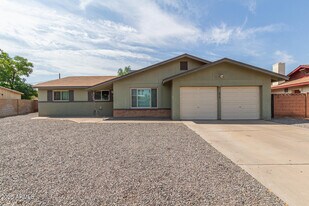 319 E Riviera Dr in Tempe, AZ - Building Photo