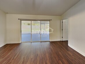3826 Bayshore Cir in Tavares, FL - Foto de edificio - Building Photo