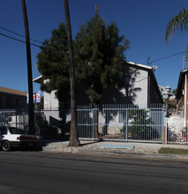 5913-5919 Benner St in Los Angeles, CA - Foto de edificio - Building Photo