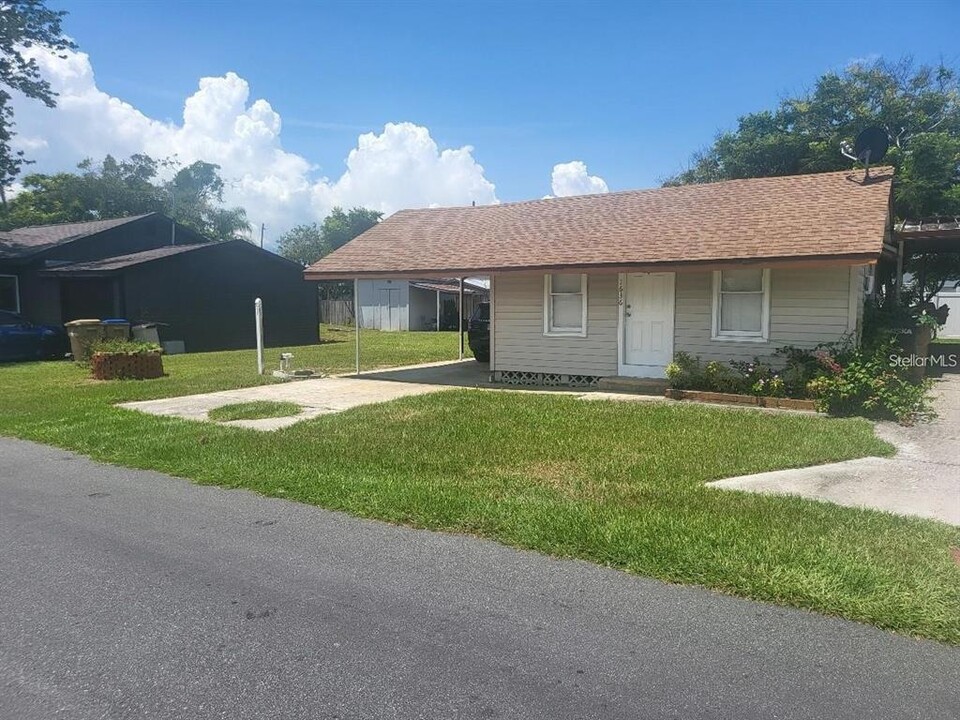 1636 Dolphin Dr in St. Cloud, FL - Building Photo