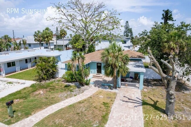 101 143rd Ave in Madeira Beach, FL - Building Photo - Building Photo