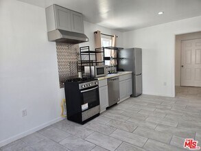 300 S La Peer Dr in Beverly Hills, CA - Building Photo - Building Photo