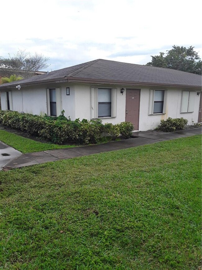 7664 Kimberly Blvd, Unit 7664 in North Lauderdale, FL - Foto de edificio - Building Photo