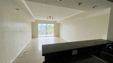 486 NW 165th St in Miami, FL - Building Photo - Building Photo