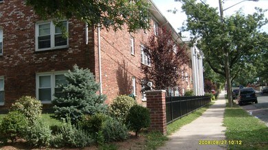Professional Management, Modern, Large Apt in Newark, NJ - Foto de edificio - Building Photo