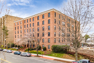 2828 Wisconsin Ave NW in Washington, DC - Building Photo - Building Photo