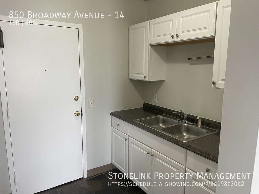 850 Broadway, Unit 14 in East Providence, RI - Building Photo