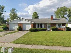 1498 Edgewood Dr in Lima, OH - Building Photo