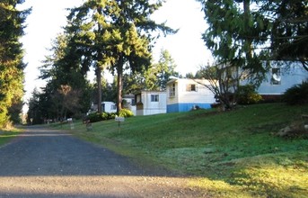 2002 W 14th St in Port Angeles, WA - Foto de edificio - Building Photo