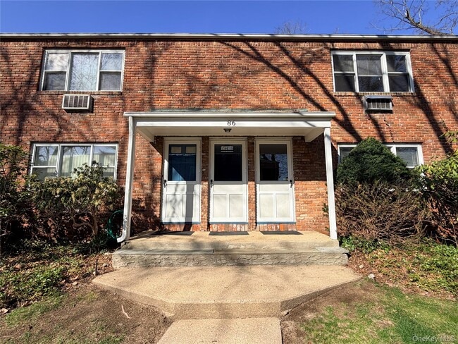 property at 86 McLoughlin St