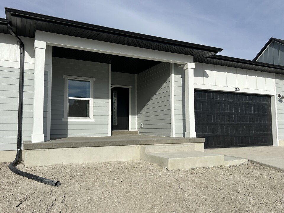 881 Antelope Ln in Eagle Mountain, UT - Building Photo