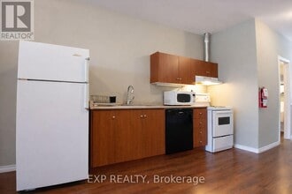 1038 Coxwell Ave in Toronto, ON - Building Photo - Building Photo