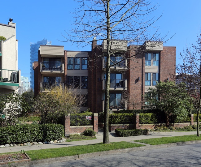 1157 Nelson St in Vancouver, BC - Building Photo - Building Photo