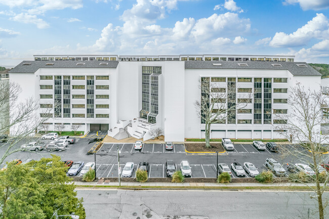 Ocean Way Condominiums in Virginia Beach, VA - Building Photo - Building Photo