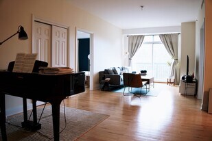 110 Cypress St in Brookline, MA - Building Photo