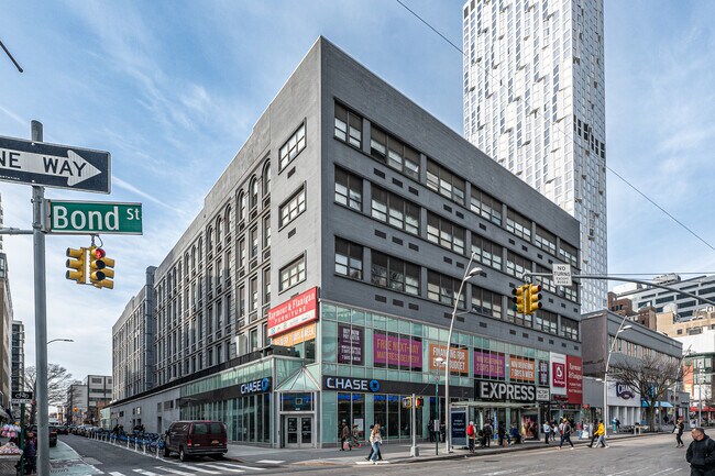 490 Fulton St in Brooklyn, NY - Building Photo - Building Photo