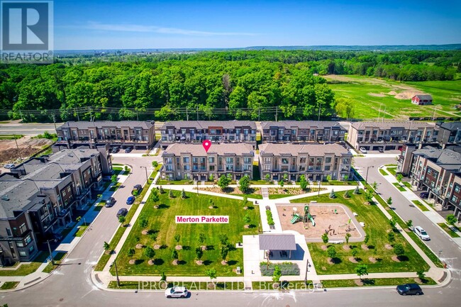 2481-2481 Badger Cres
