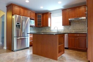 242 Bedford Rd, Unit First floor in Pleasantville, NY - Building Photo