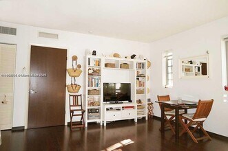 435 21st St, Unit 215 in Miami Beach, FL - Building Photo - Building Photo