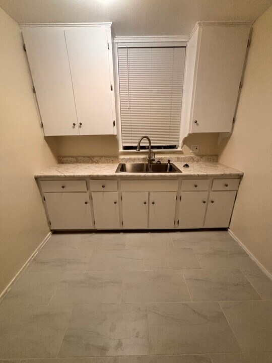 3672 S Western Ave in Los Angeles, CA - Building Photo