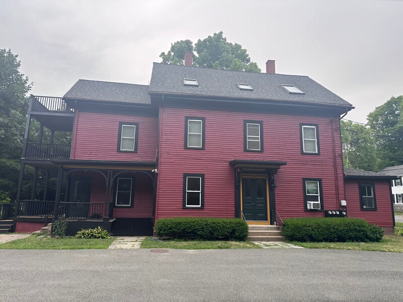 11 Arbor St in Wenham, MA - Foto de edificio