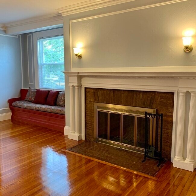 15 Braemore Rd, Unit 1
