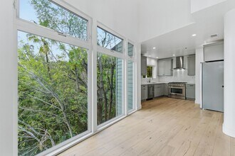 2409 Yorkshire Dr in Los Angeles, CA - Building Photo - Building Photo