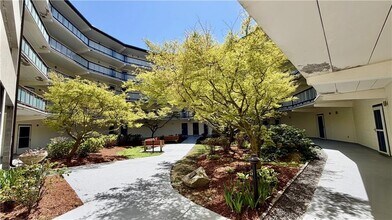1302 Capella S in Newport, RI - Building Photo - Building Photo