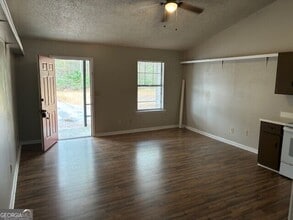 421 W King Ave in Kingsland, GA - Foto de edificio - Building Photo