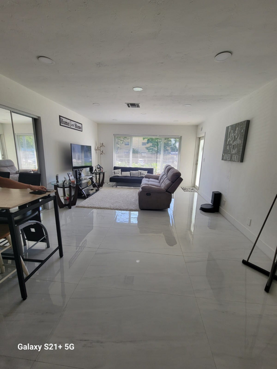 16953 NE 22nd Ave in North Miami Beach, FL - Building Photo
