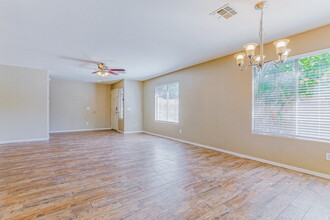 2053 W Hayden Peak Dr in Queen Creek, AZ - Building Photo - Building Photo