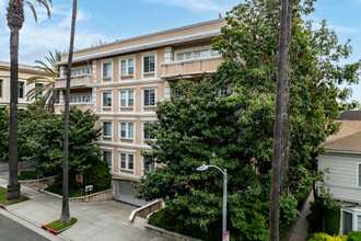 120 S Palm Dr in Beverly Hills, CA - Building Photo - Building Photo