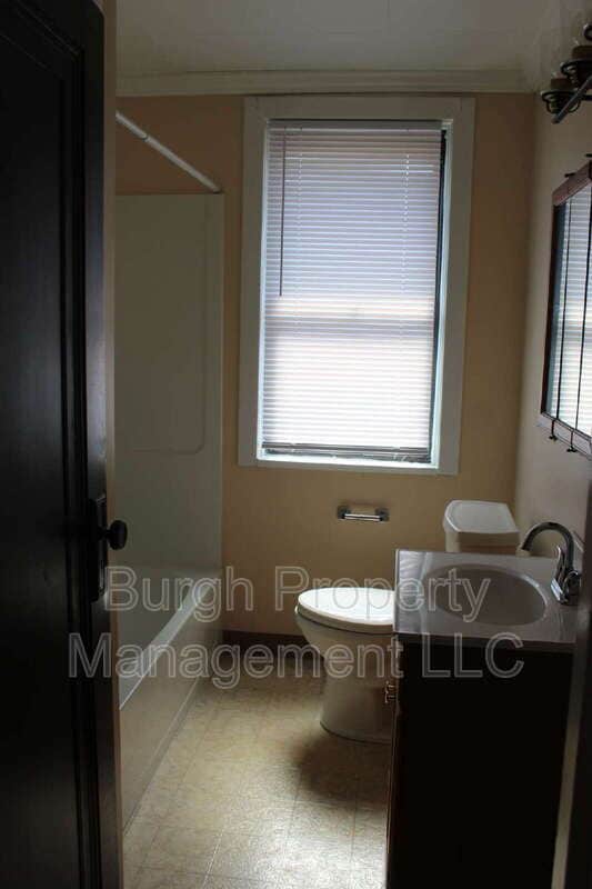 651 Orchard St in Bridgeville, PA - Building Photo - Building Photo