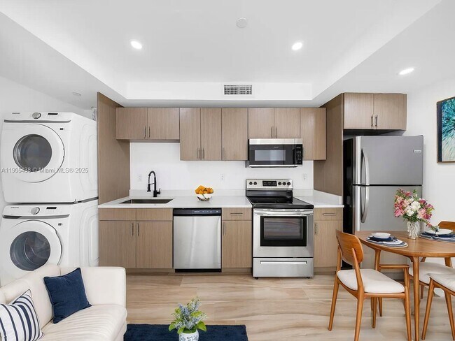 1037 NW 2nd St in Miami, FL - Building Photo - Building Photo