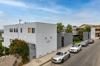 4515 Don Ricardo Dr in Los Angeles, CA - Building Photo - Building Photo