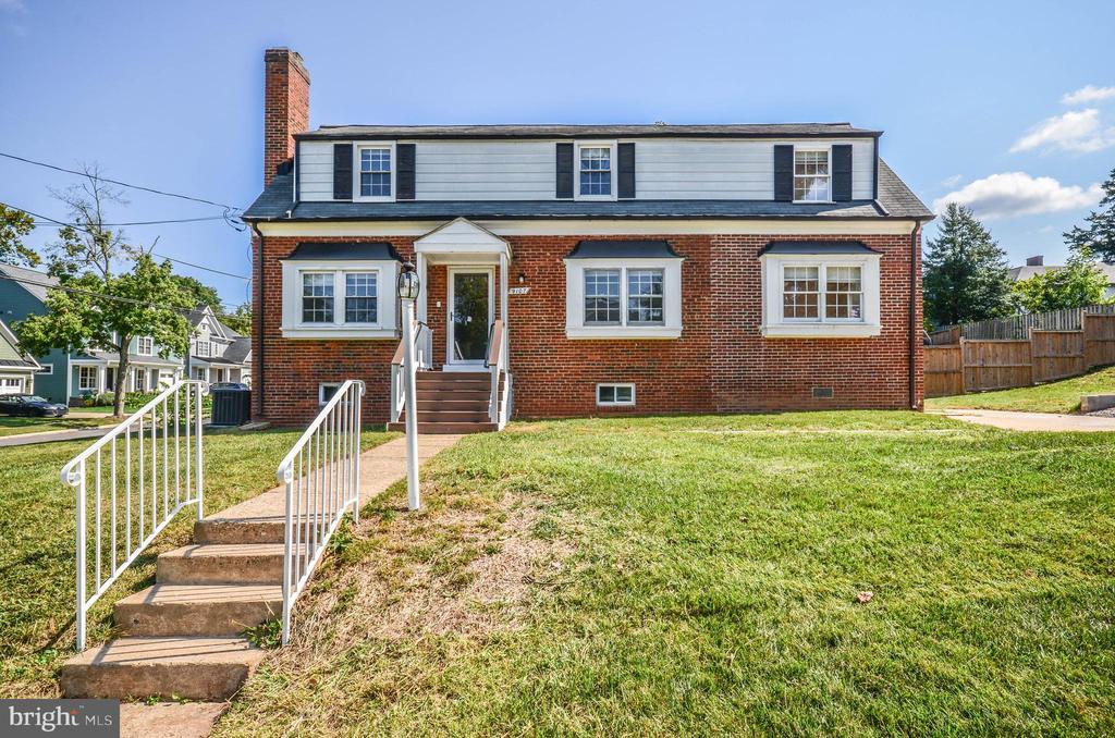9107 Lindale Dr in Bethesda, MD - Building Photo