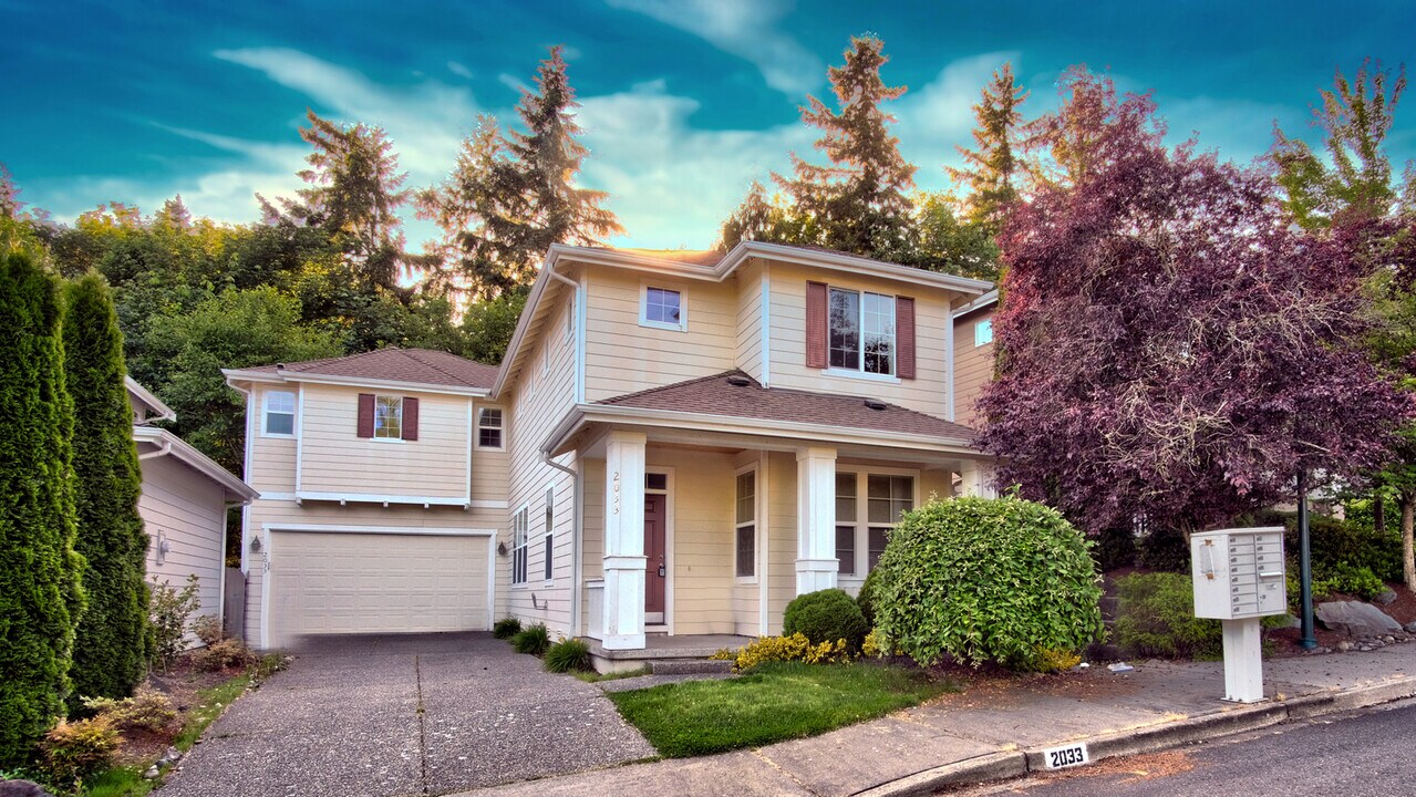 2033 240th Ave SE in Sammamish, WA - Foto de edificio