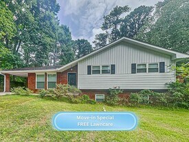 2902 Delcourt Dr in Decatur, GA - Building Photo