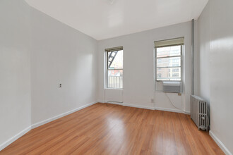 47th Street Apartments in New York, NY - Building Photo - Building Photo