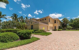 1252 Rialto Way in Naples, FL - Building Photo