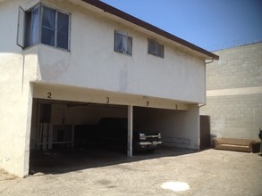 210 N Eucalyptus Ave in Inglewood, CA - Building Photo - Building Photo